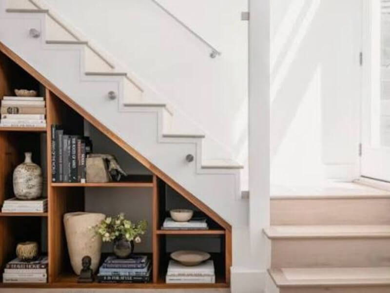 39+ Mẫu vách ngăn cầu thang đẹp, hiện đại đẹp nhất 21 Vách ngăn đa năng kết hợp tủ kệ